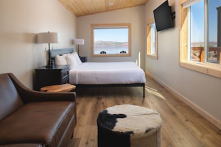 Room 28 of 210