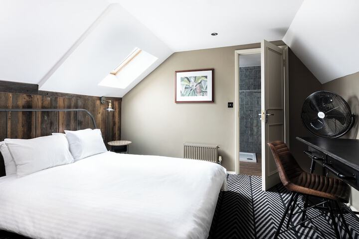 Room 4 of 30