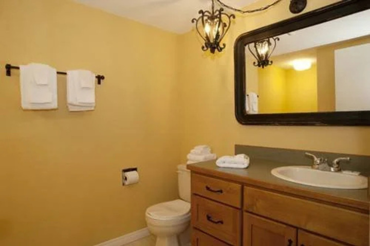 Room 6 of 13