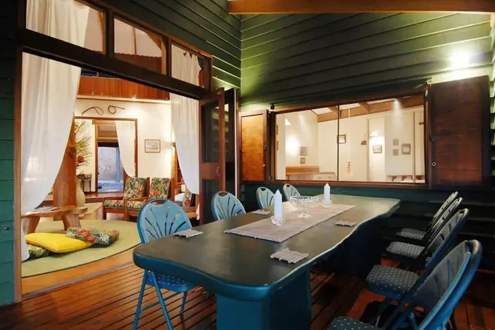 Room 4 of 7