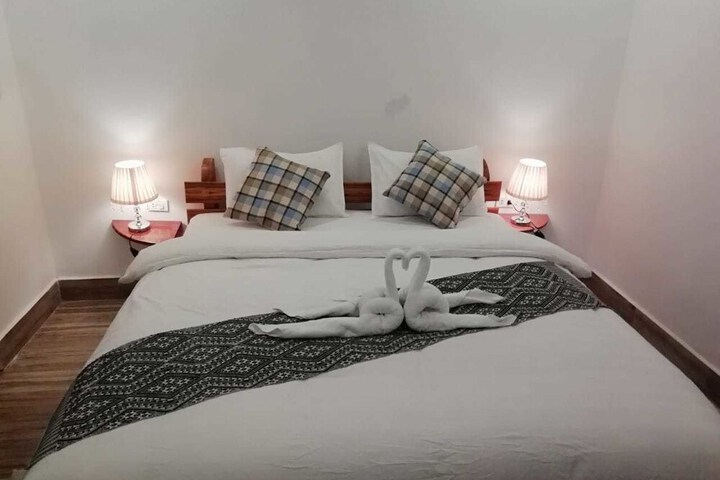 Room 3 of 28