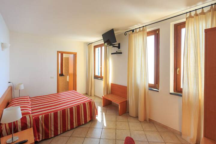 Room 6 of 25