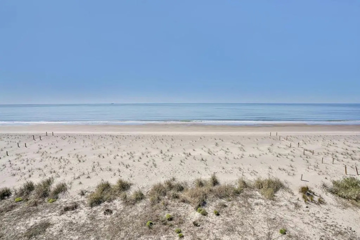 Beach 18 of 25