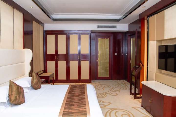 Room 28 of 46
