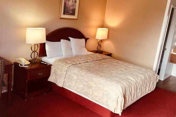 2 Queen Beds (12 of 12)