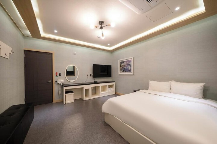 Room 13 of 63