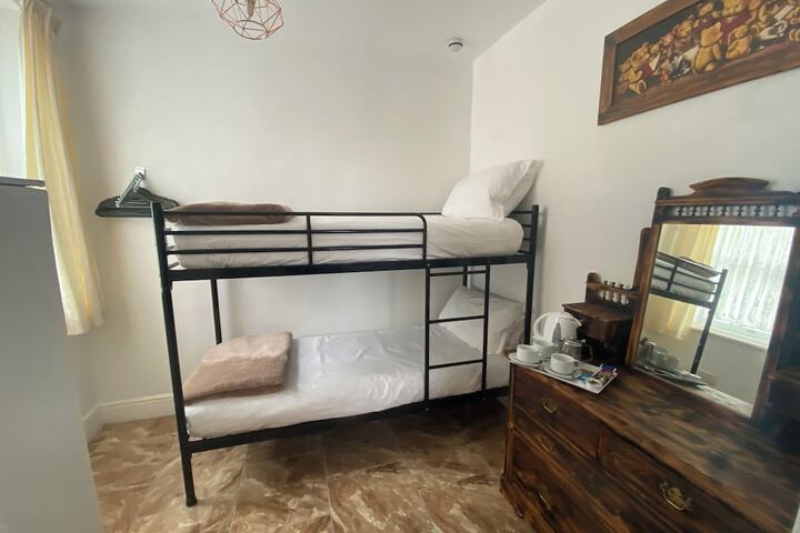 Room 14 of 28
