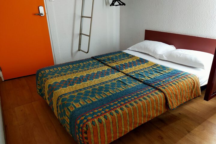 Room 2 of 26