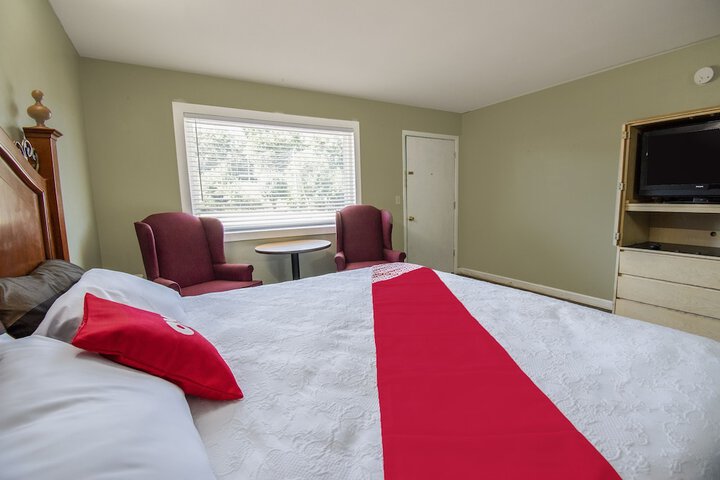 1 King Bed (10 of 10)