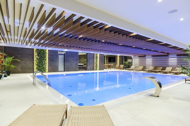 Pool 52 of 103