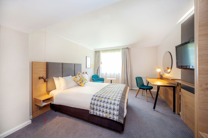 Room 6 of 68