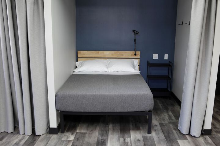 Room 9 of 39