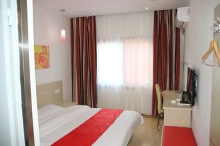Room 8 of 34