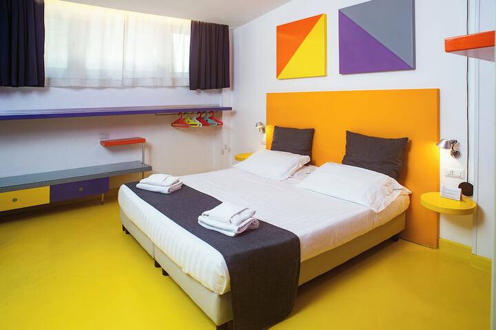 Room 47 of 144