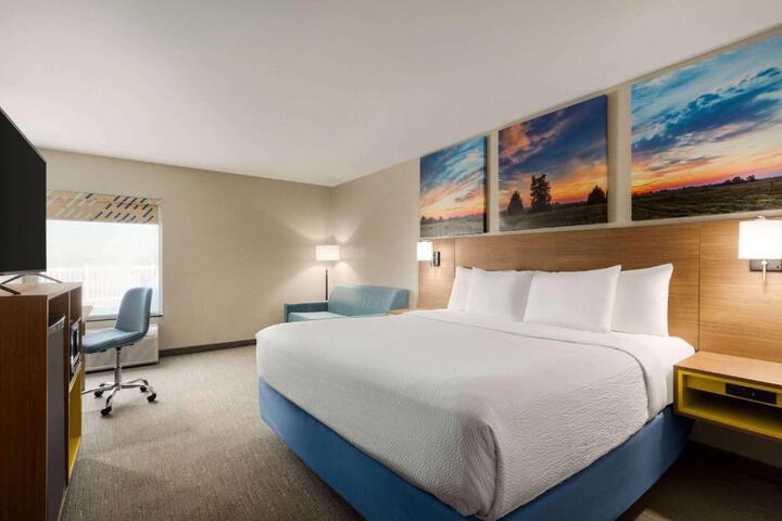 1 King Bed Mobility Accessible (8 of 14)
