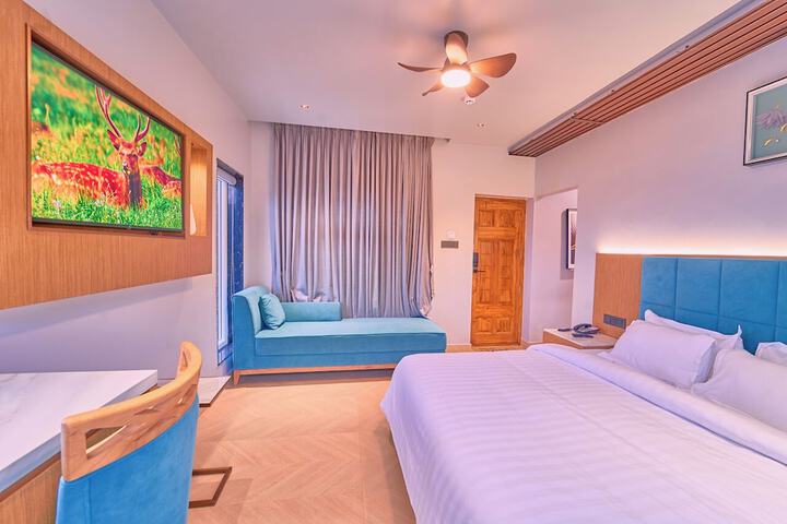 Room 13 of 100