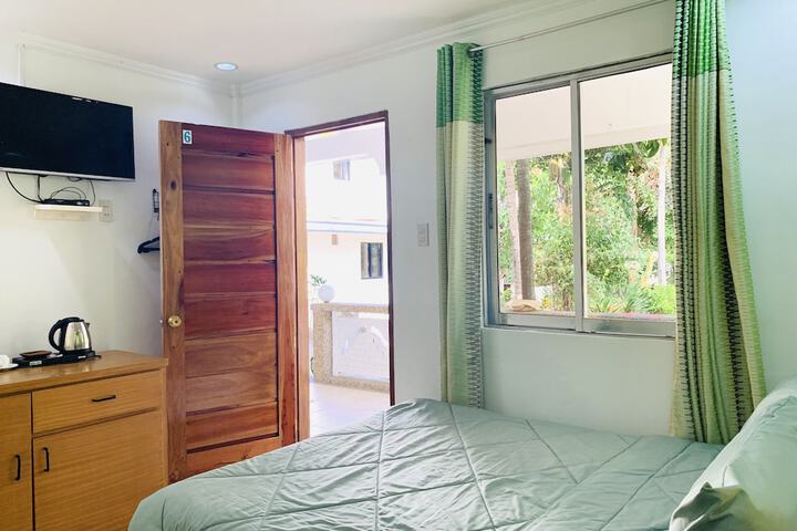 Room 5 of 80