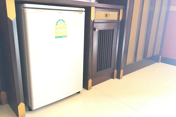 Mini-refrigerator