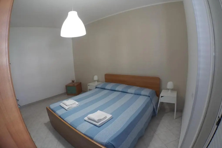 Room 2 of 2