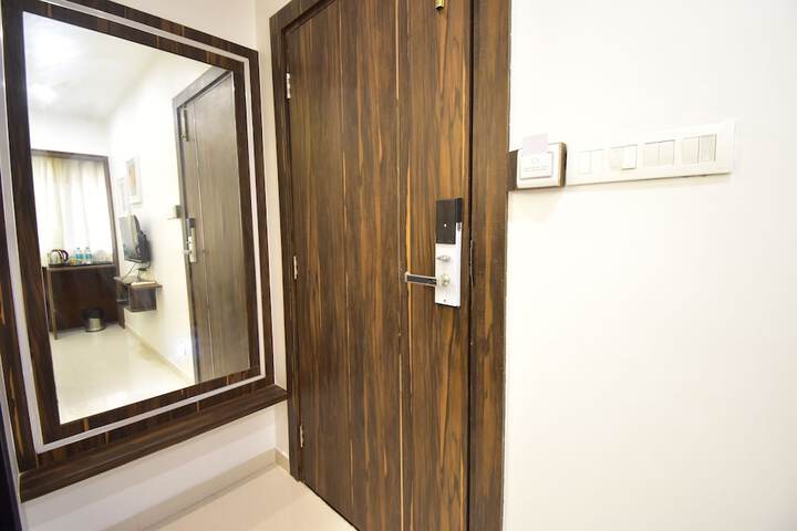 Room 16 of 33