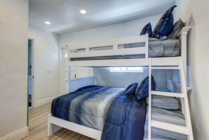 Room 52 of 117