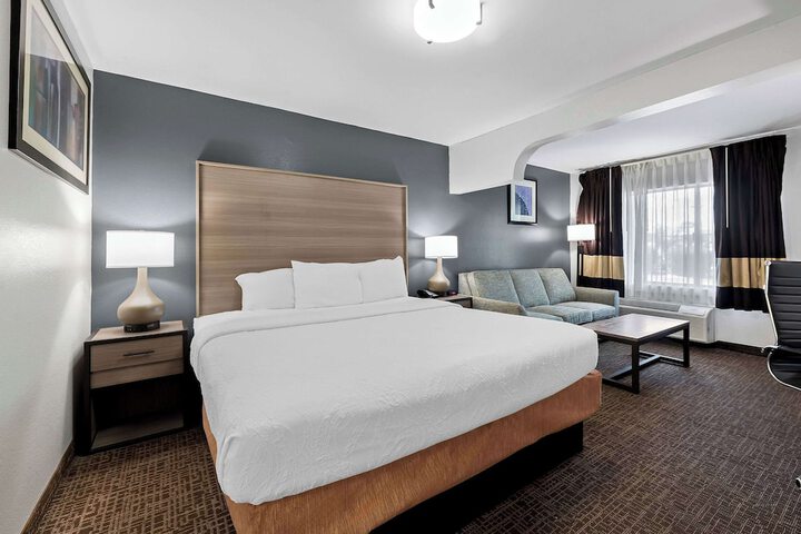 Suite 2 Double Beds Accessible (3 of 15)