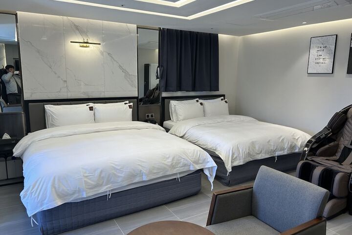 Room 29 of 48
