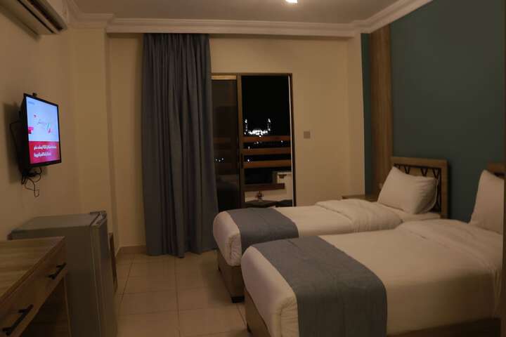 Room 5 of 9