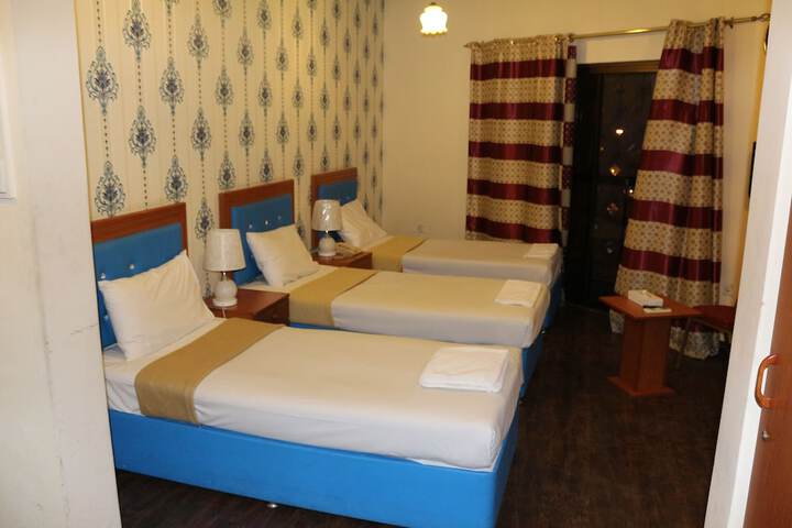 Room 8 of 16