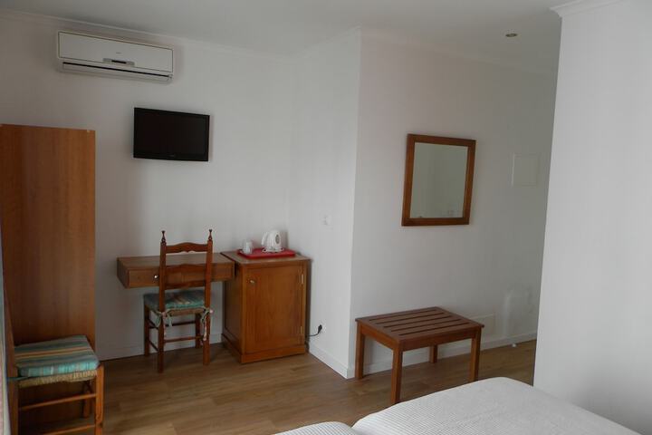 Room 8 of 40
