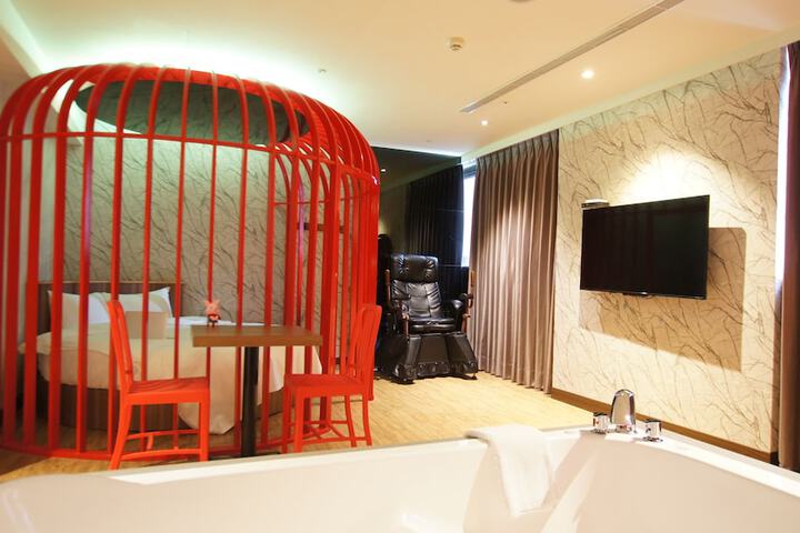 Room 22 of 63