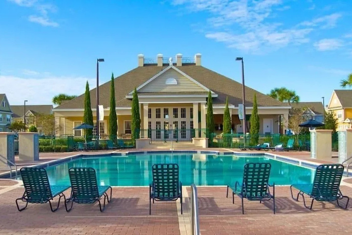 Pool 11 of 18