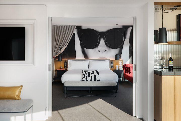 Room 9 of 74