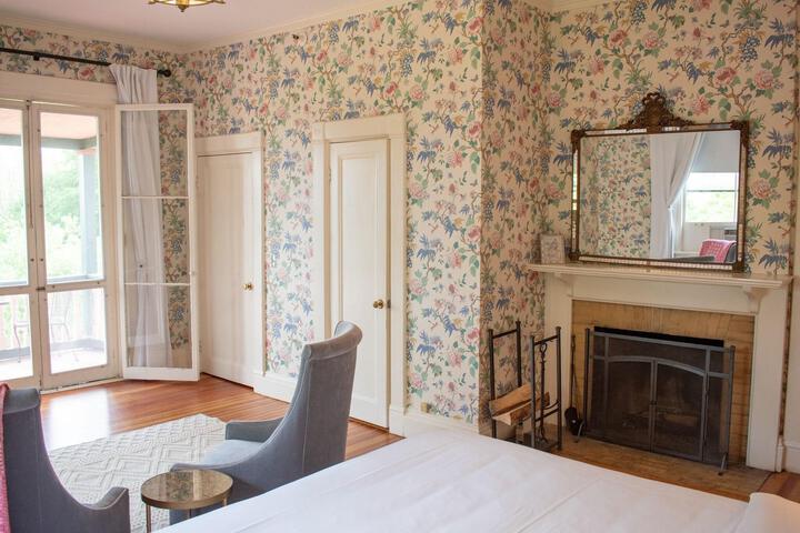 Room 168 of 290