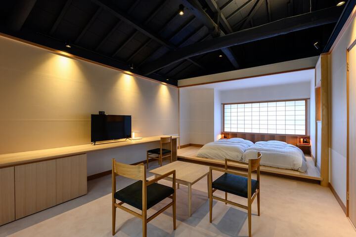 Room 5 of 83