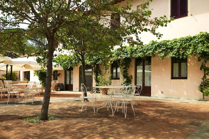 Hotel Exterior 36 of 44