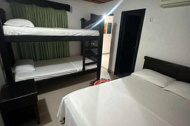 Room 25 of 41