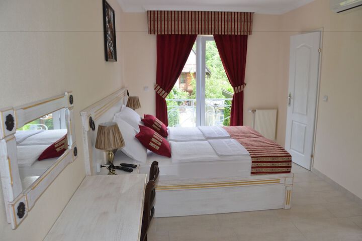 Room 7 of 14