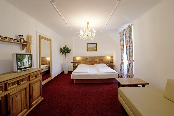 Room 5 of 60
