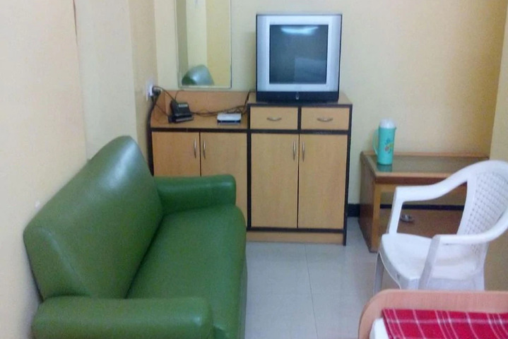 Room 6 of 9