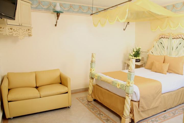 Room 2 of 48
