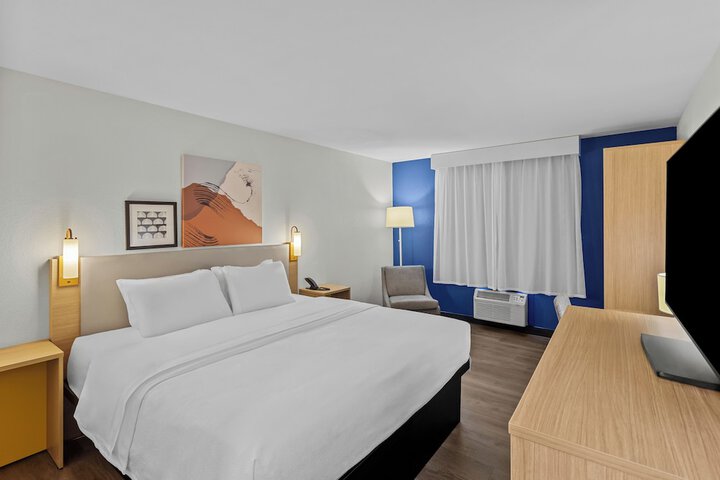 Room 11 of 30