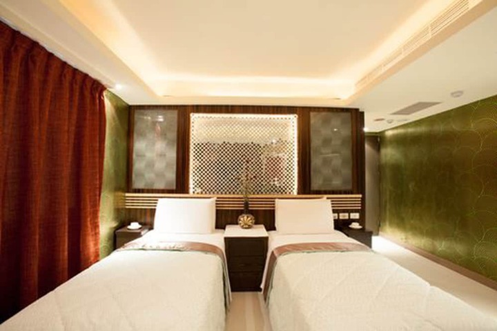 Room 3 of 72