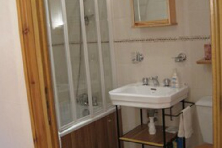 Room 2 of 10