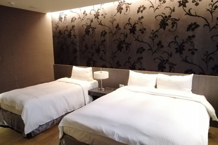 Room 17 of 106