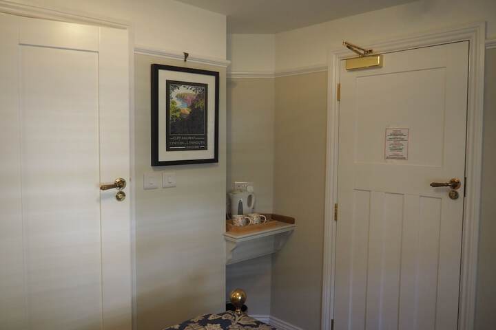 Room 7 of 30