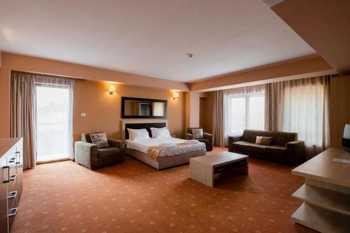 Room 10 of 47