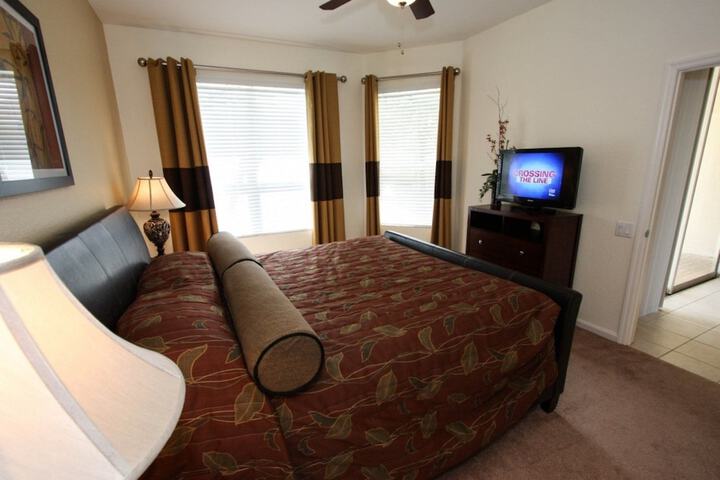 Room 10 of 32