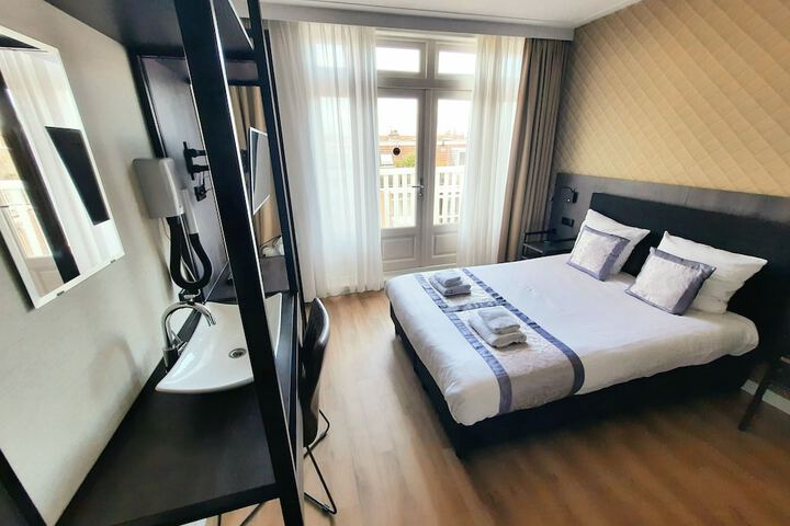 Room 16 of 45