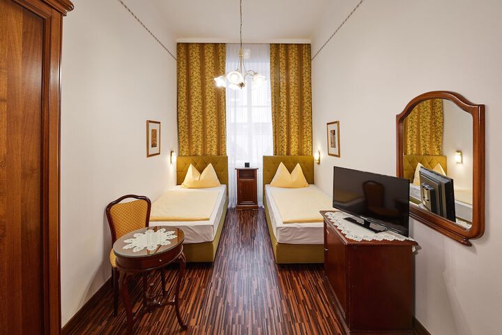 Room 10 of 48